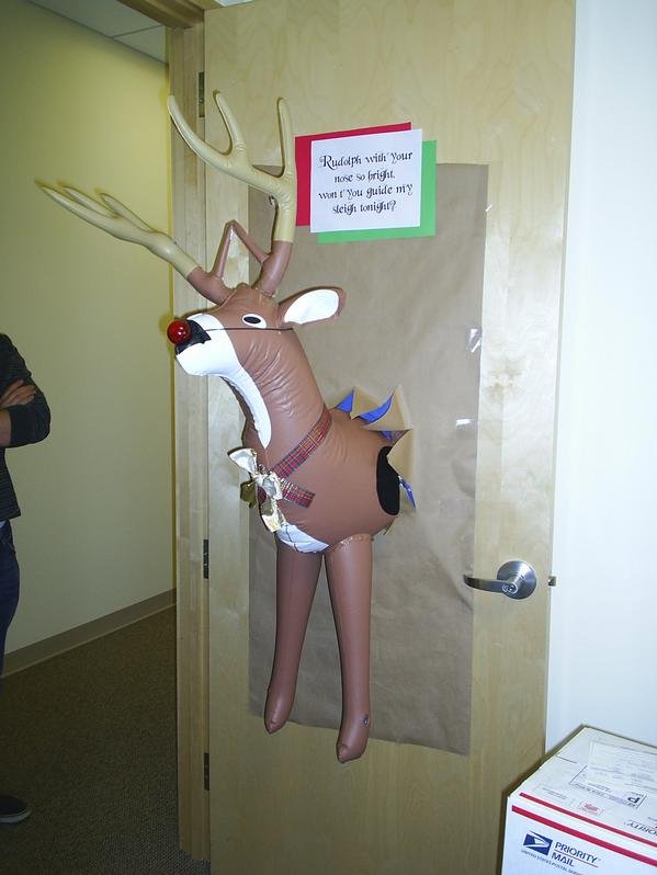 Door-Decoration-reindeer